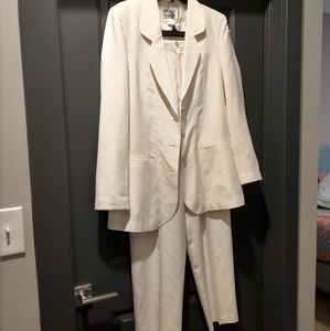 Paul Harris Design 2 Piece